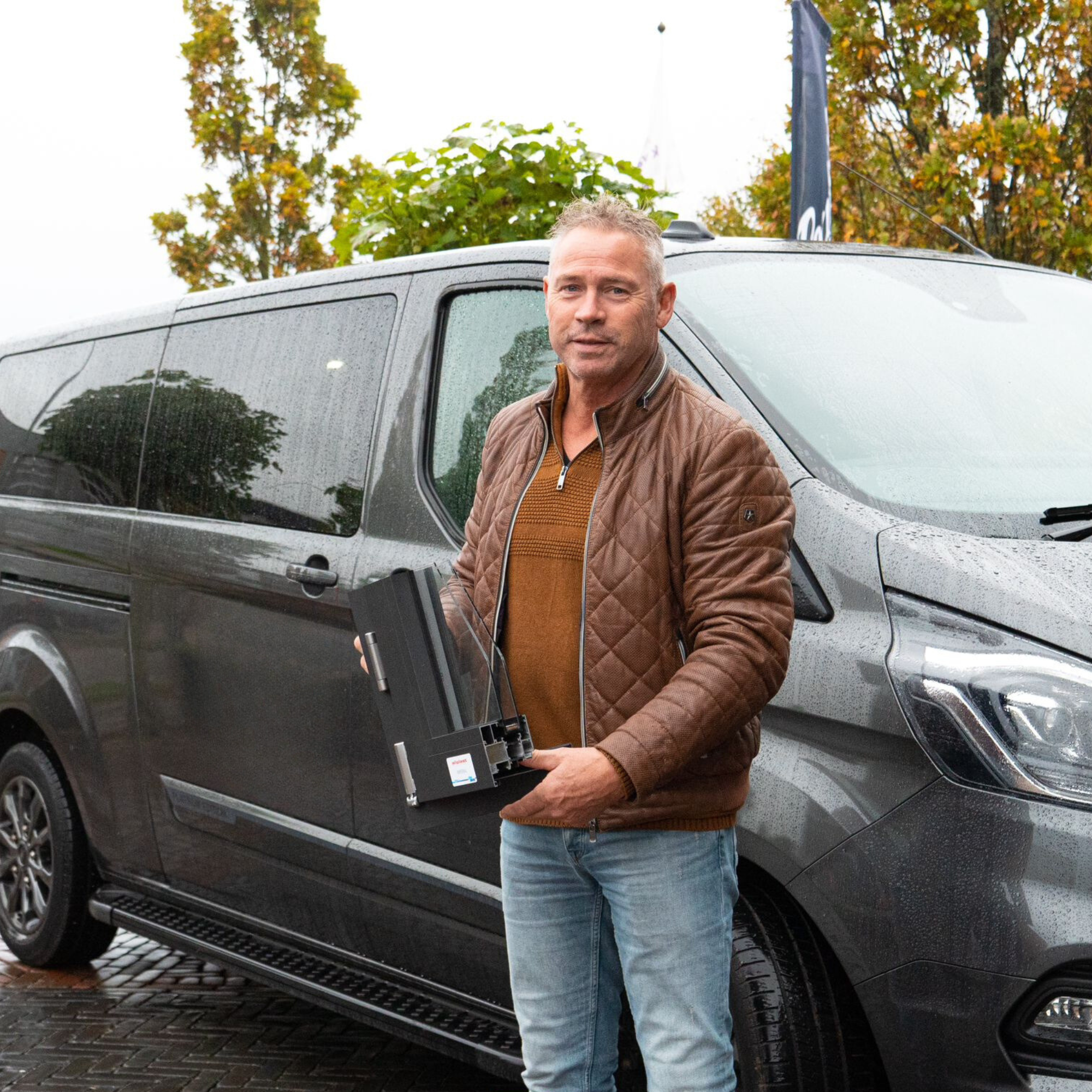 Fabrikade expert met kozijn model